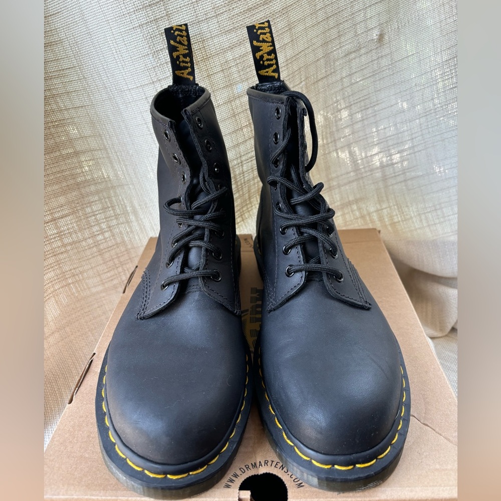 Men’s Doc Martin 8 eyelet boot